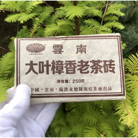 Шу пуэр с аромотом Чжанму крупный лист кирпич 250 г